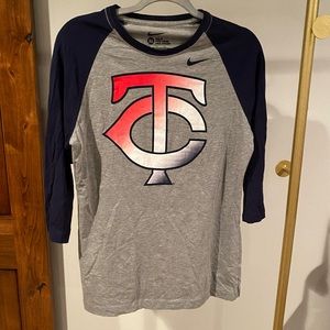 Nike Slim Fit Minnesota Twins 3/4 Length T-shirt Women’s XL